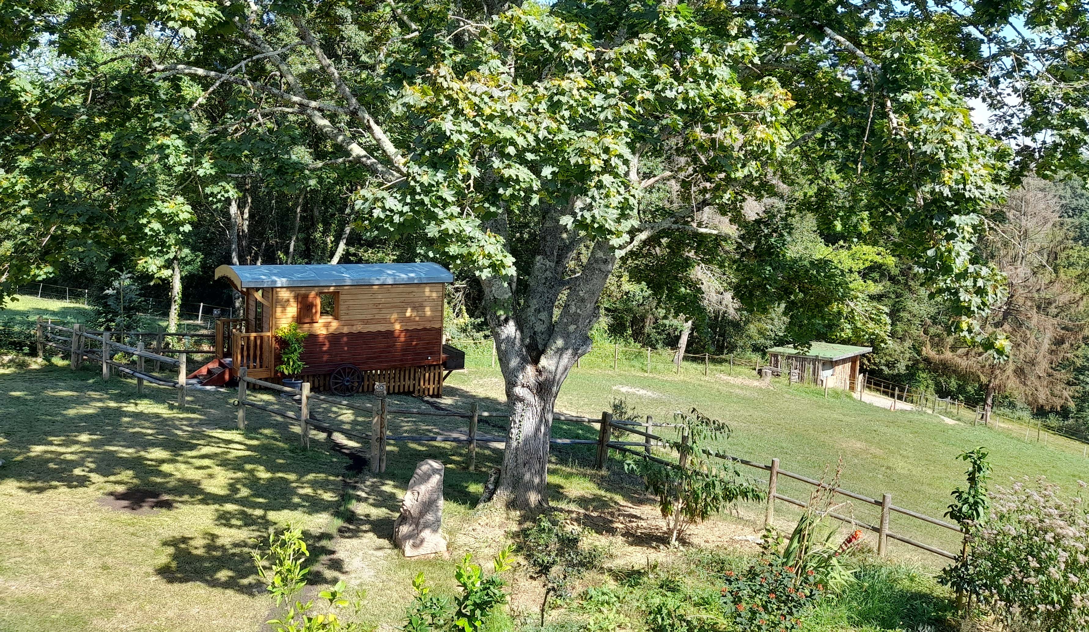 Roulotte Manoé -Jardin- Lieoux - Comminges-Pyrénées