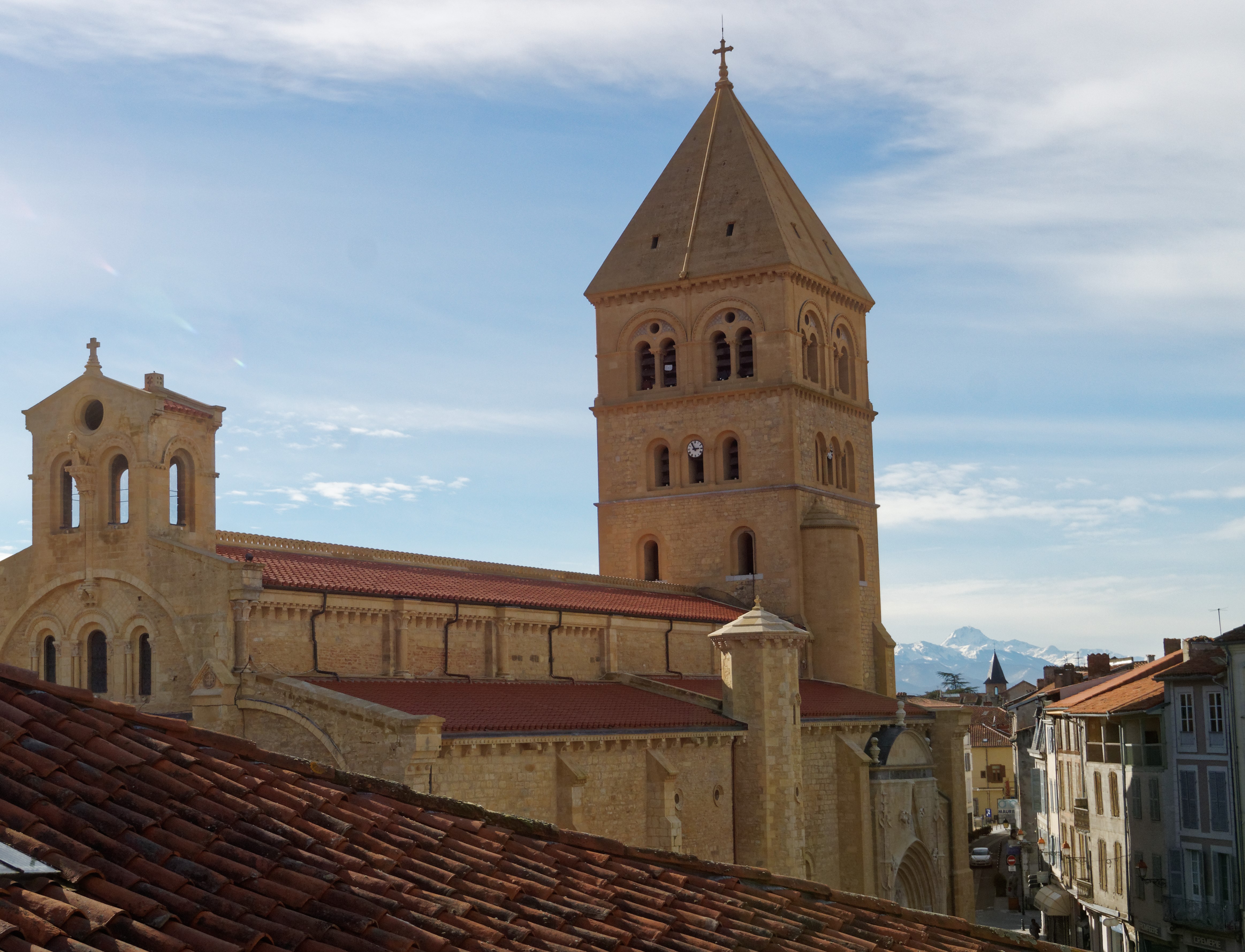 Collégiale St-Pierre 12ème siècle