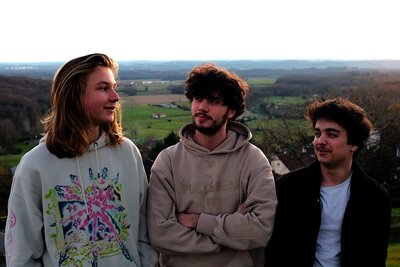 NAAMLOZE Trio