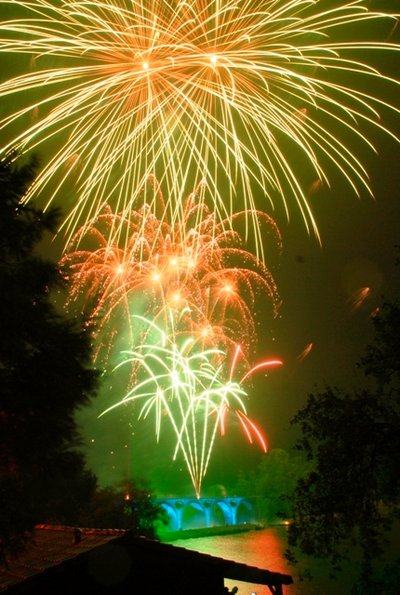 Fête locale - Boulogne - feu d'artifice - lac - viaduc